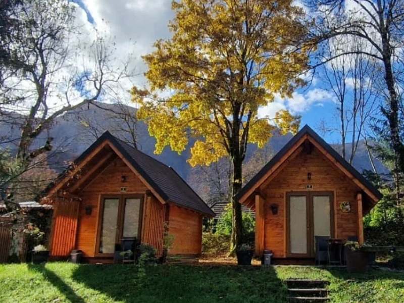 Glamping Bovec – Luxe glamping aan de Soča in Slovenië | Kamp Liza